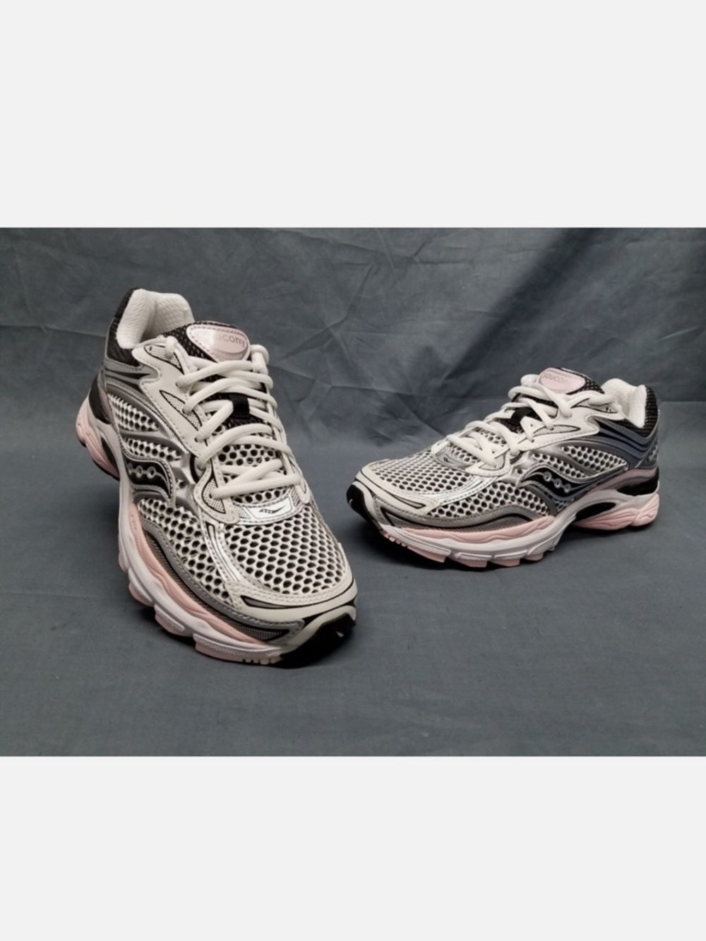 Saucony Women's Gray and Pink Mesh Running Shoes